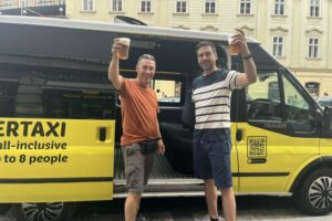 Zážitek Beertaxi v Praze s neomezenou konzumací piva