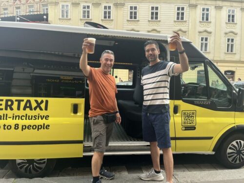 Zážitek Beertaxi v Praze s neomezenou konzumací piva